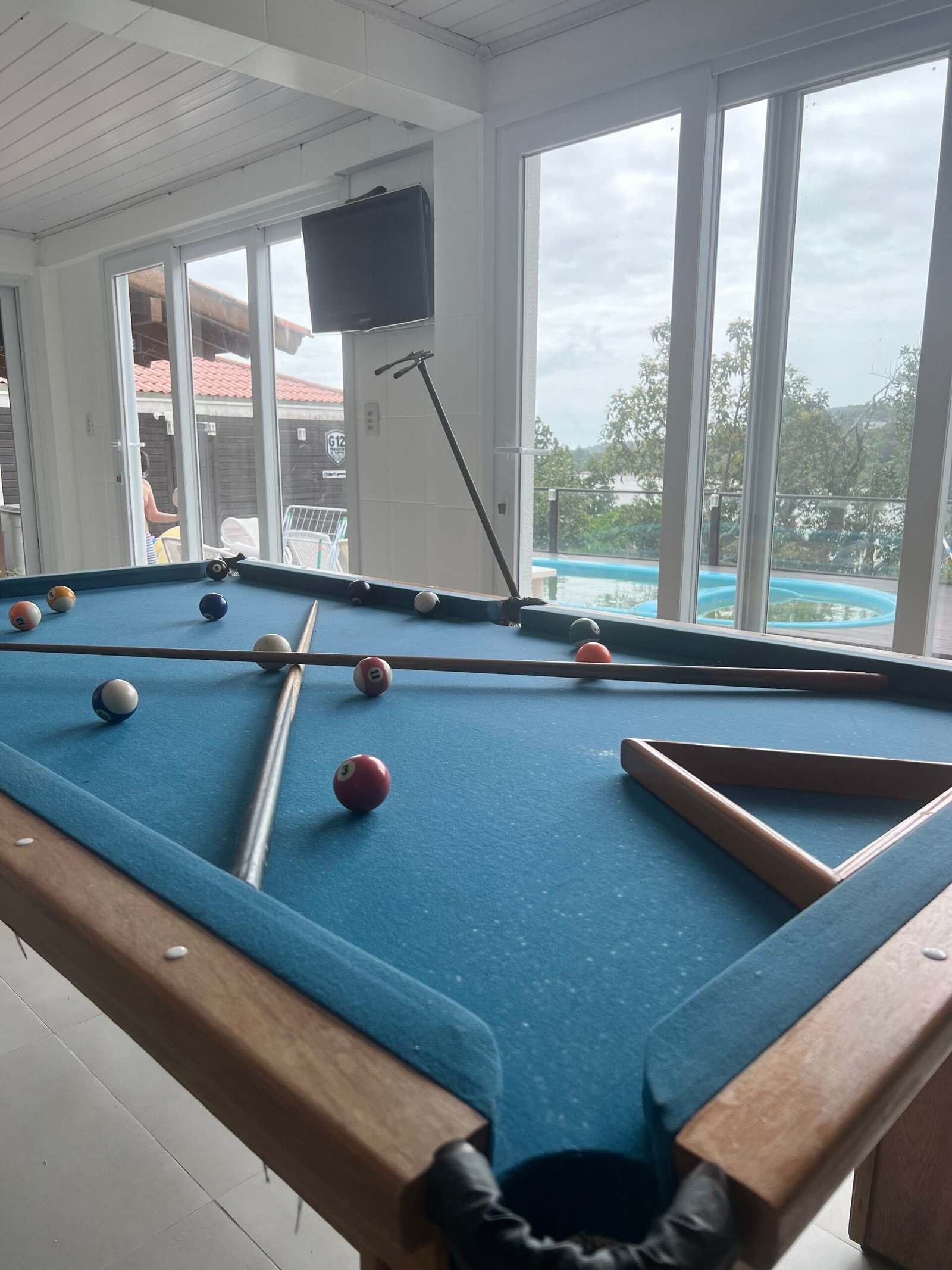 Game room com mesa de sinuca
