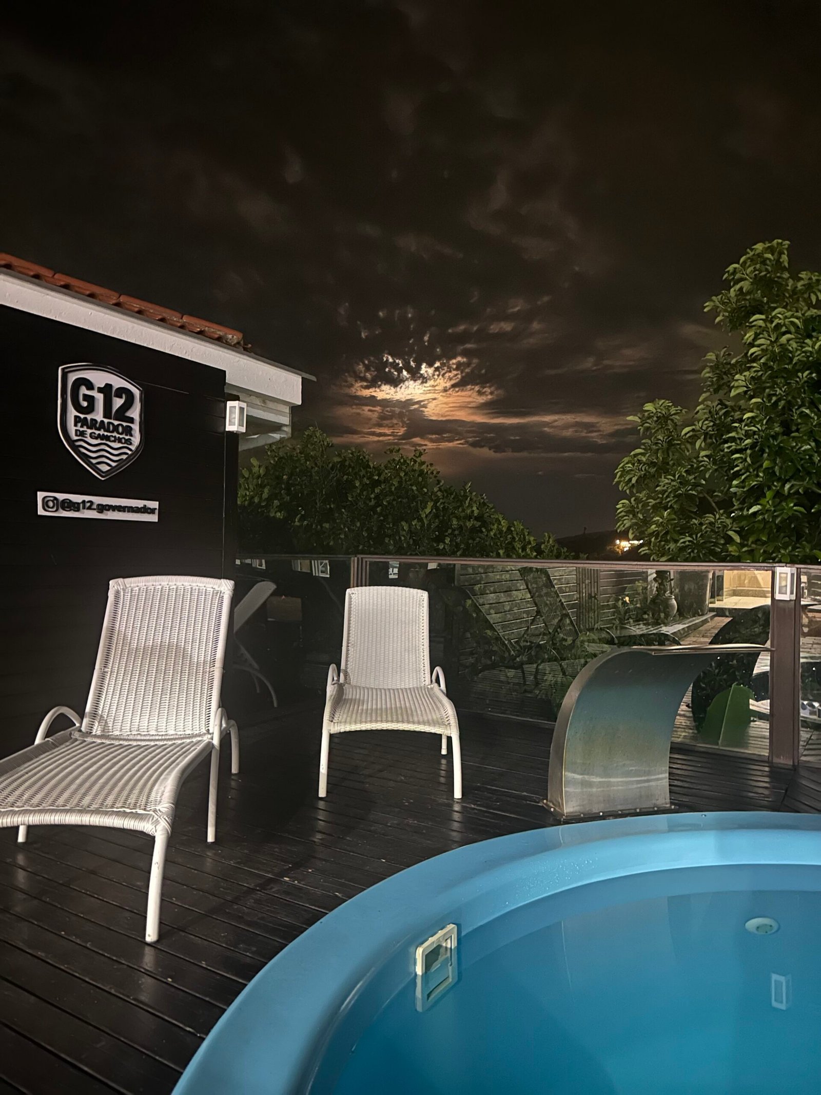 Private pool at Casa G12 with a view over the bay